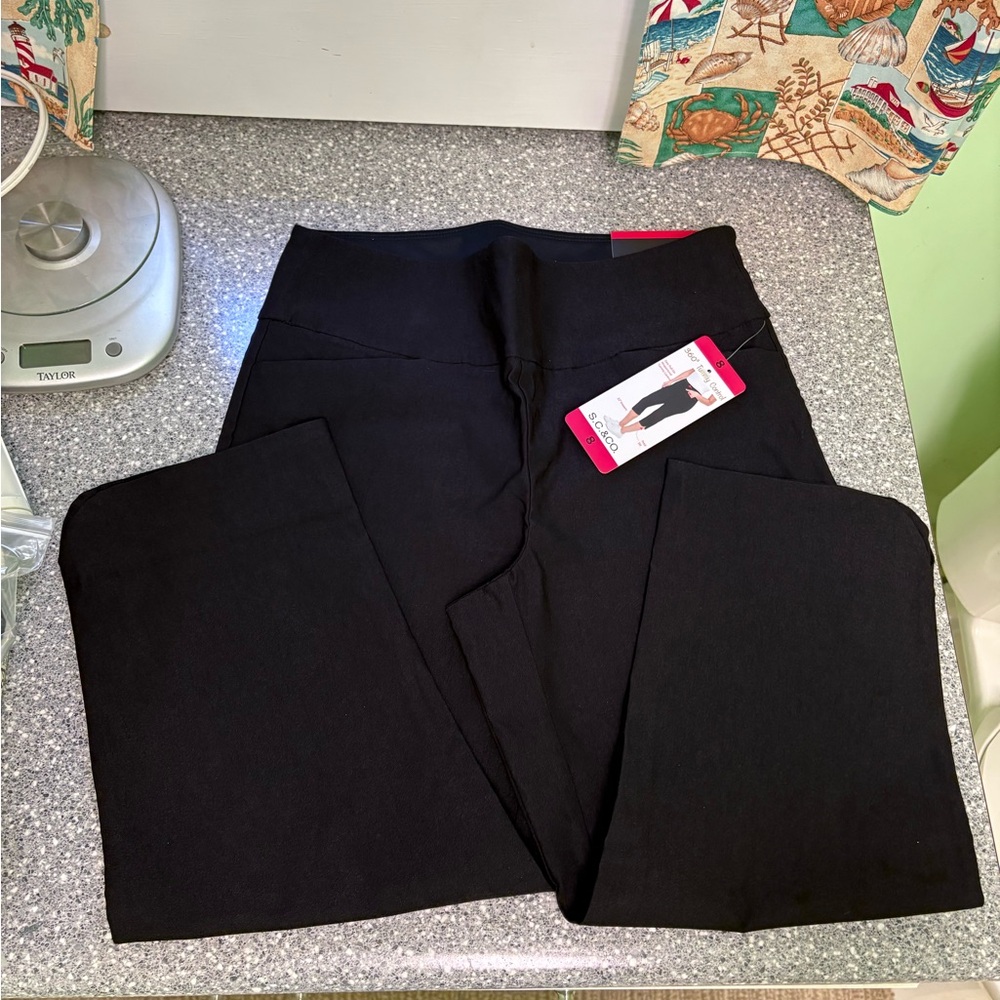 Black crop pants. P#185